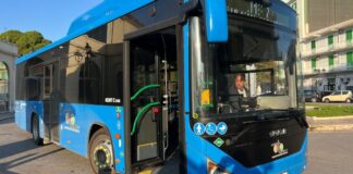 Lavoratori e studenti viaggiano “in green” con il nuovo bus a metano della Mtm