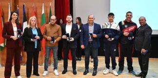 Molfetta, la città dei talenti sportivi: premiati il pugile Squeo e i canottieri della Lega Navale Molfetta