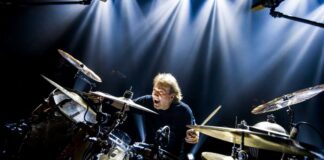 Tullio De Piscopo ripercorre la propria carriera e omaggia Pino Daniele e Astor Piazzolla
