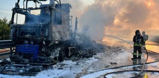 Tir in fiamme all’alba sulla SS16